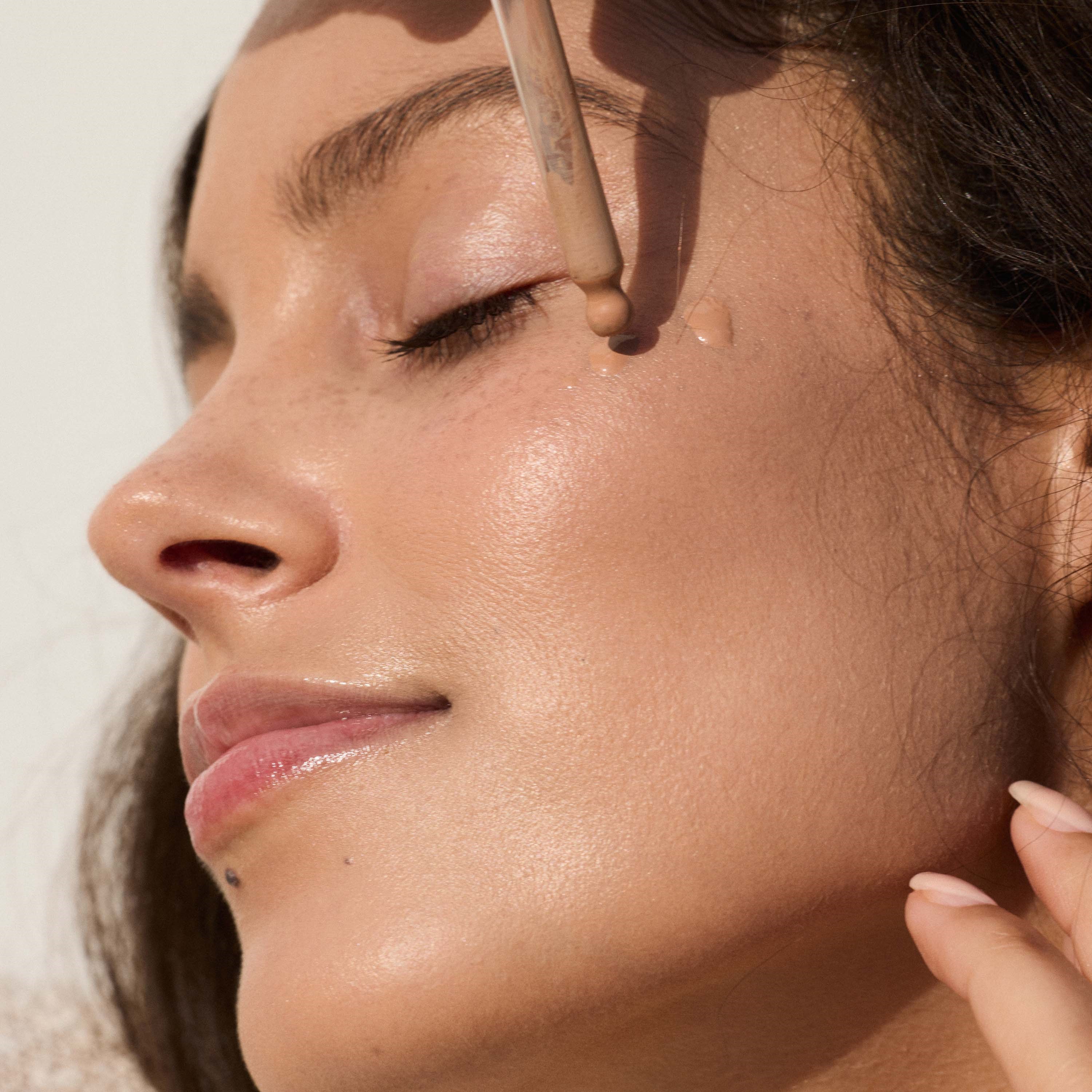 Gosh DEWY Foundation Drops 008 Tan (obrázok 4)