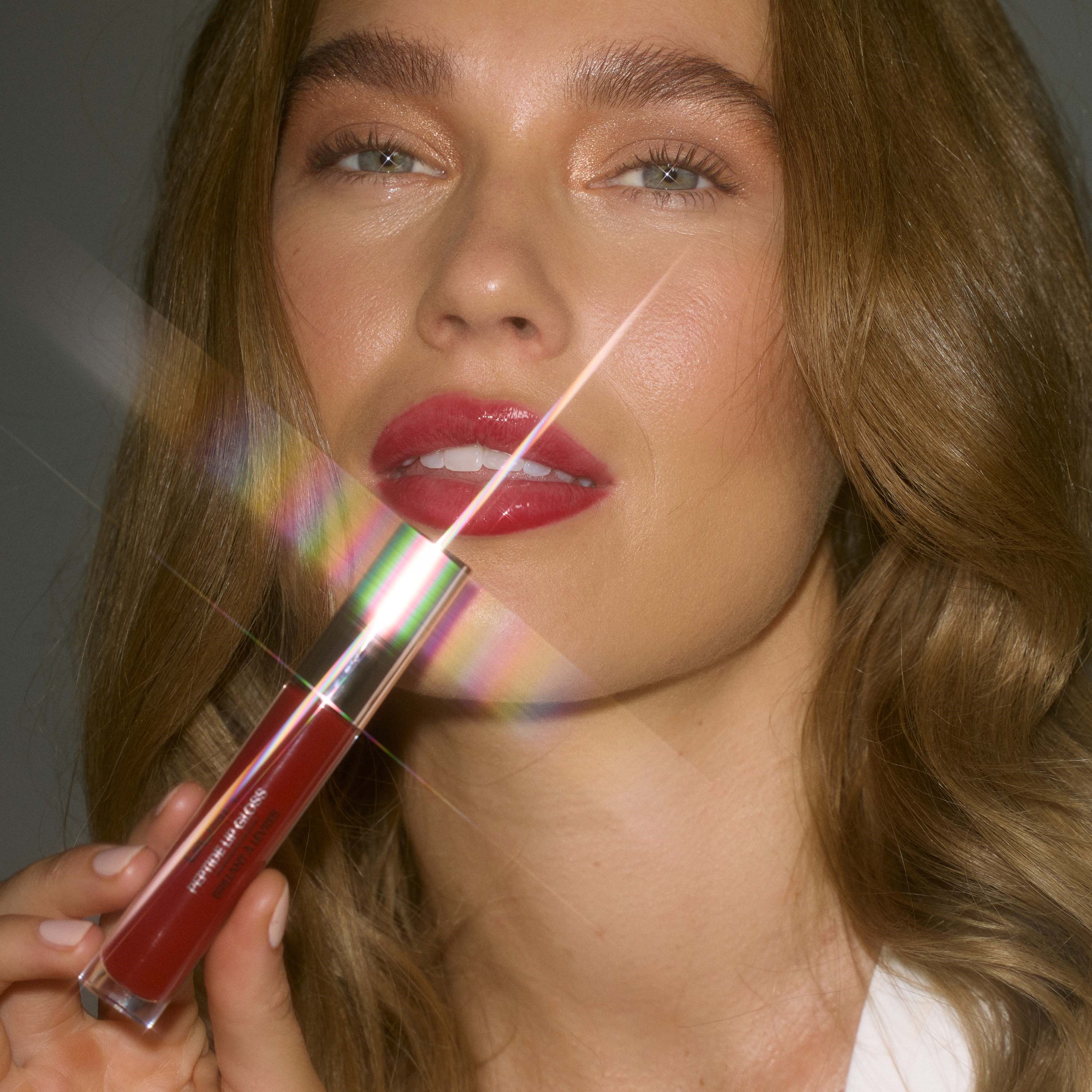 Gosh Peptide Lip Gloss 11 Cherry (obrázok 5)