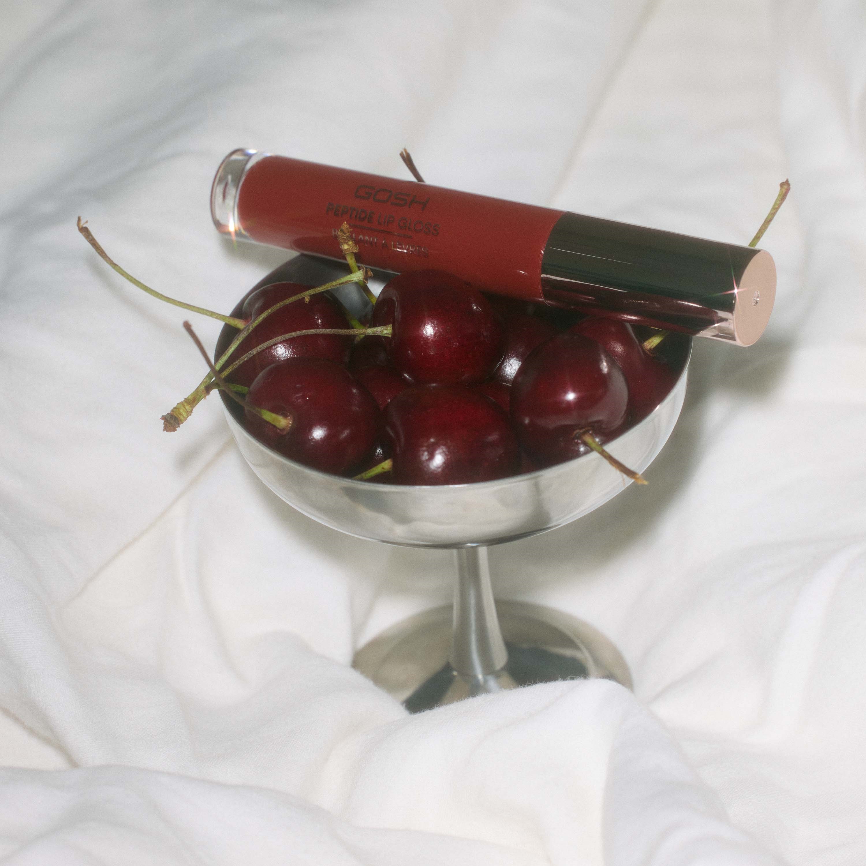 Gosh Peptide Lip Gloss 11 Cherry (obrázok 6)