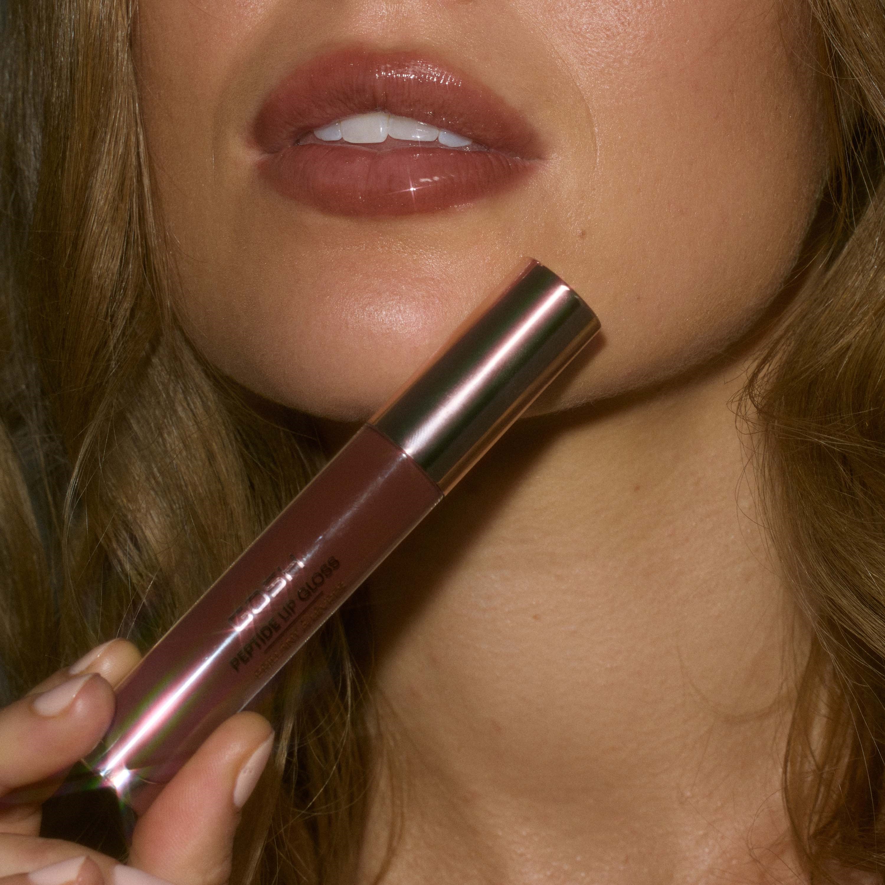 Gosh Peptide Lip Gloss 12 Brownie (obrázok 5)