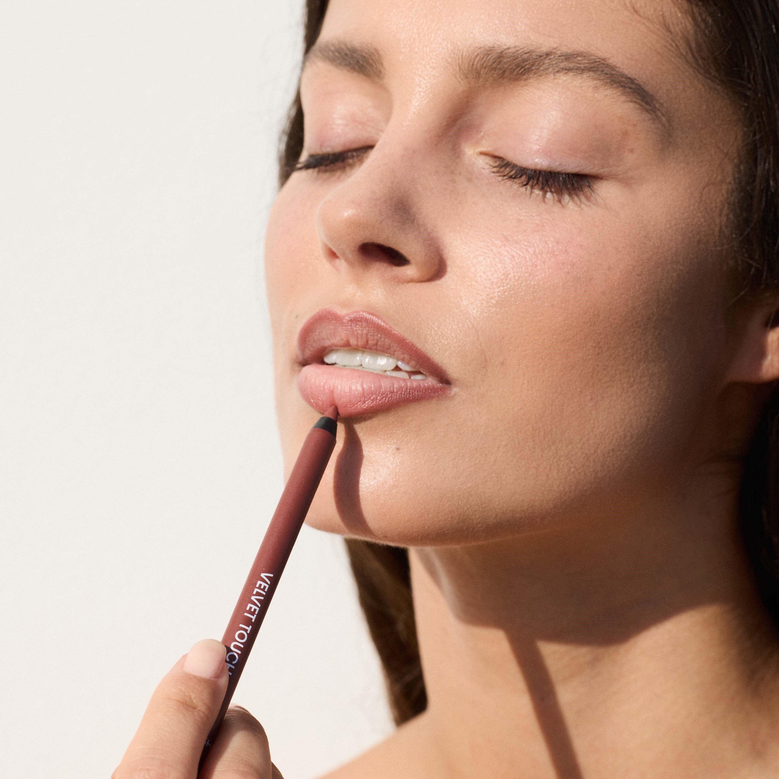 Gosh Velvet Touch Lip Liner Waterproof 012 Raisin (obrázok 3)
