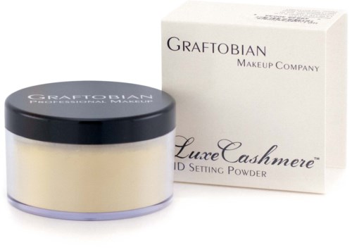 Rajauspuikko ja sen laatikko Graftobian Makeup Companylta, nimeltä Luxe Cashmere.
