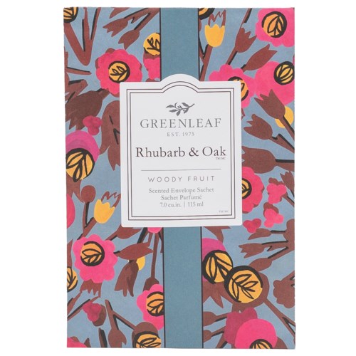Värikäs kukkakoristelu, jonka keskellä Greenleafin Rhubarb and Oak -tuoksuva kirjekuoripussi.