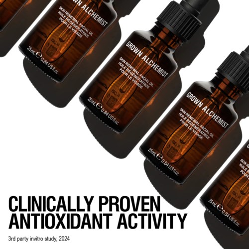 Fyra bruna flaskor märkta "Grown Alchemist" är lutande, med fet text som säger "Clinically Proven Antioxidant Activity."