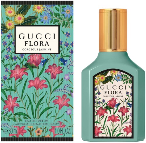 En grön parfyllflaska med guldlock och blomsteretikett, bredvid en färgglad blomsterförpackning. Gucci Flora Jasmine-parfym.
