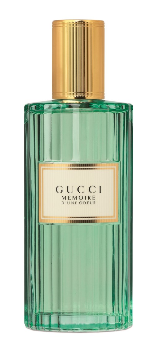 En lång, grön glasparfymflaska med guldlock, märkt 'Gucci Memoire D'une Odeur.'