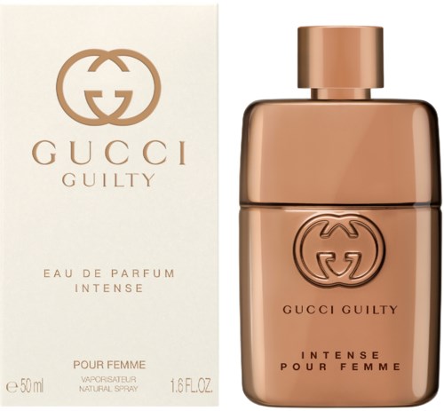 En parfymeflaske og eske for Gucci Guilty Intense, en kvinneduft, i blank rosa gullfarge.