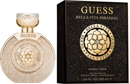 Een Guess parfumfles en doos, goudkleurig met bloemenlogo, elegant design en productdetails op de doos.