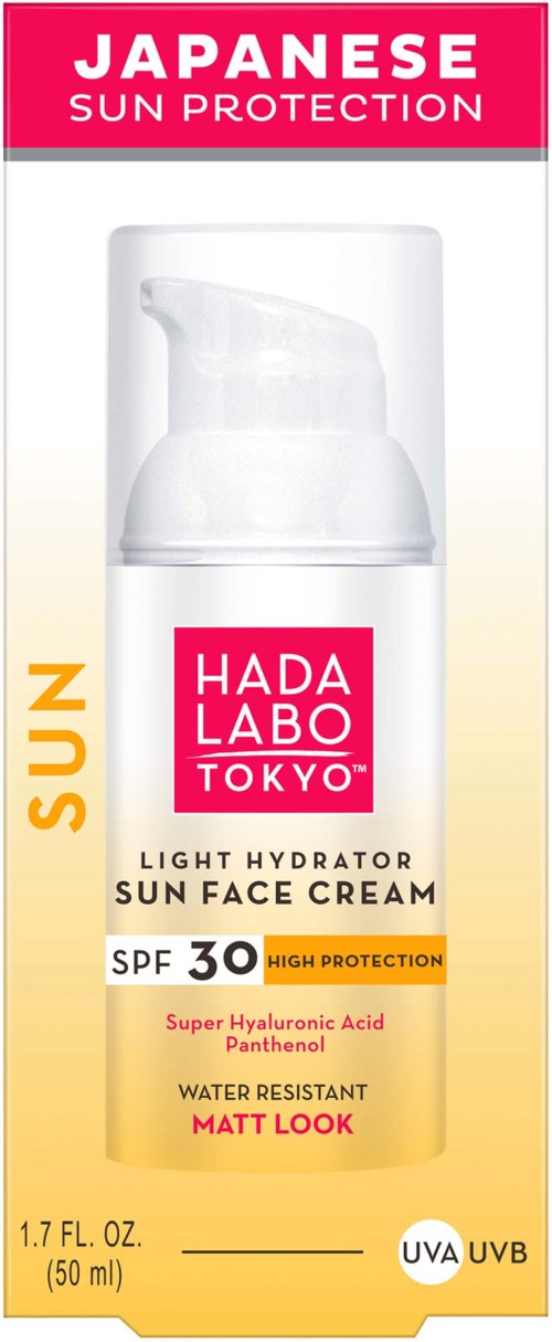 En vit pumpflaska med rosa och gula etiketter som marknadsför japanskt solskydd för ansiktet, SPF 30, vattenfast och högt skydd.