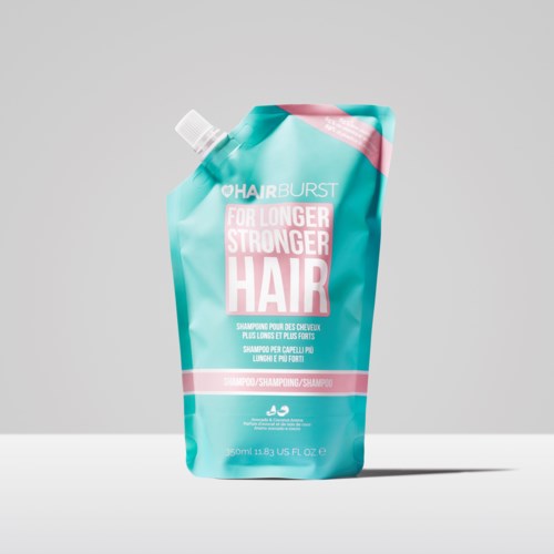 En teal og rosa påfyllingspose med Hairburst sjampo for langt og sterkt hår, med en tut på toppen.