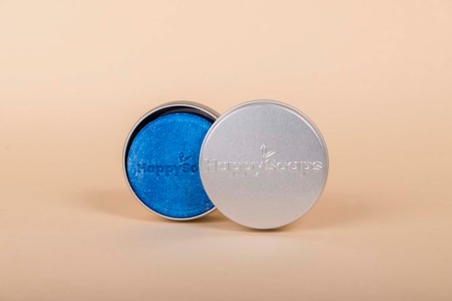 Kleine runde Dose mit blauer Gel und silbernem Deckel. Der Deckel ist mit "Happy Sauna" graviert.
