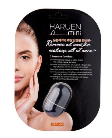 Een zwart pakket met een vrouwengezicht, productnaam 'HARUEN mini,' en een klein apparaat om olie en make-up te verwijderen.