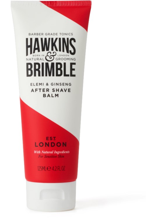 En tube med Hawkins Brimble after shave balm, hovedsageligt hvid med røde accenter, indeholder naturlige ingredienser som Elemi og Ginseng.