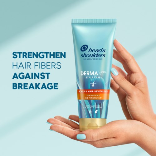 Head & Shoulders shampoo styrker håret og modvirker brud. Det er til tør hovedbund og hår.