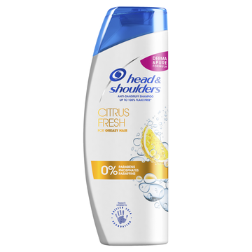 En flaske Head & Shoulders sjampo merket Citrus Fresh, med sitrusbilde og nevner mot flass og uten parabener.