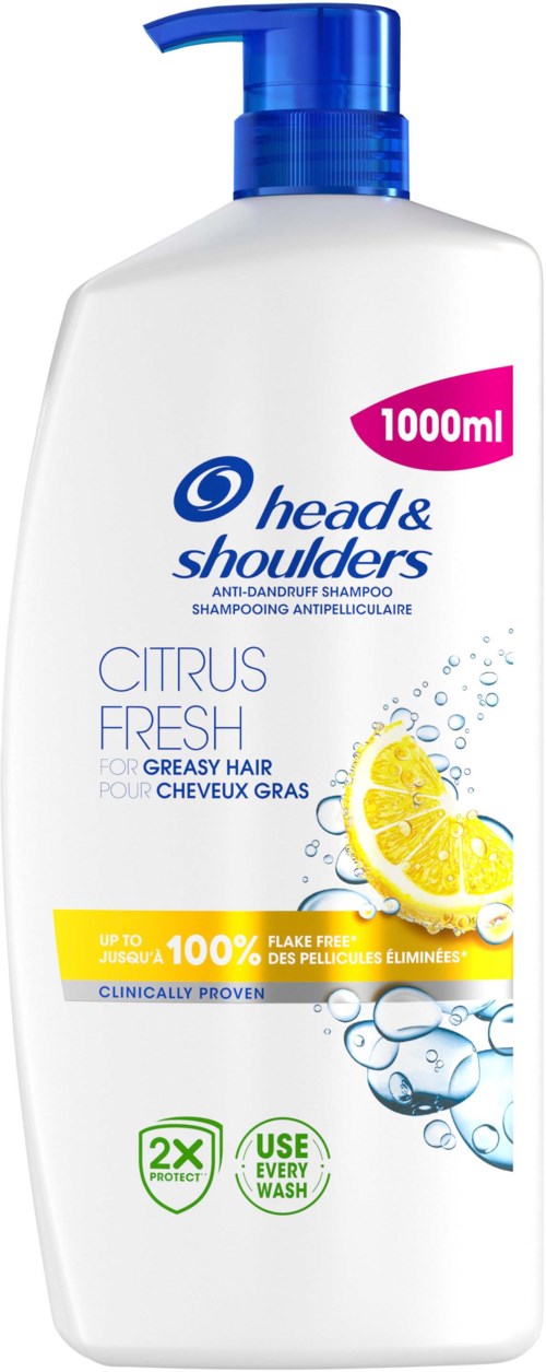 Biała butelka szamponu Head & Shoulders z niebieską pompką, obrazkiem cytryny i zielonymi ostrzeżeniami o ochronie włosów.
