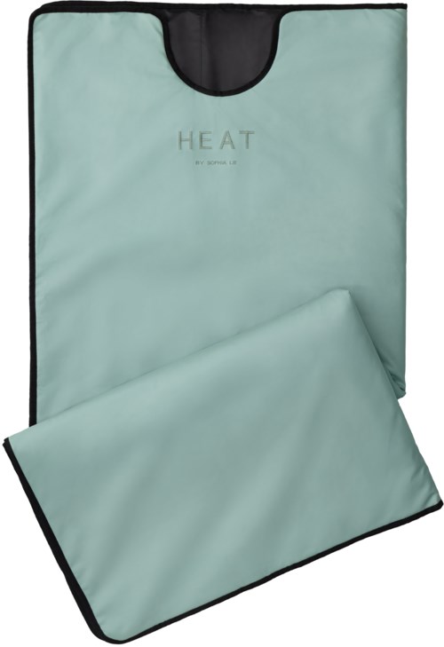 En sammenleggbar, lyseblå stoffveske med sorte kanter, brukt til å bære ting, med ordet "HEAT" på.
