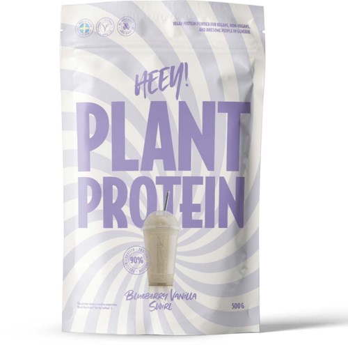 En förpackning märkt 'Plant Protein' med lila text, visar smak av blåbär vaniljsvälning och ett glas proteinshake.