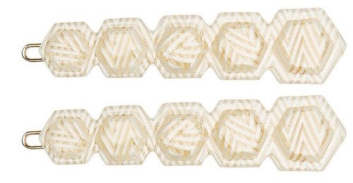 Två hexagonala hårklämmor med geometriska mönster, kopplade i rad. De är krämfärgade med genomskinlig design.