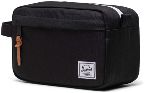 En svart Herschel-väska med framfack, en beige dragkedja och vita detaljer. Den har en märkeetikett.