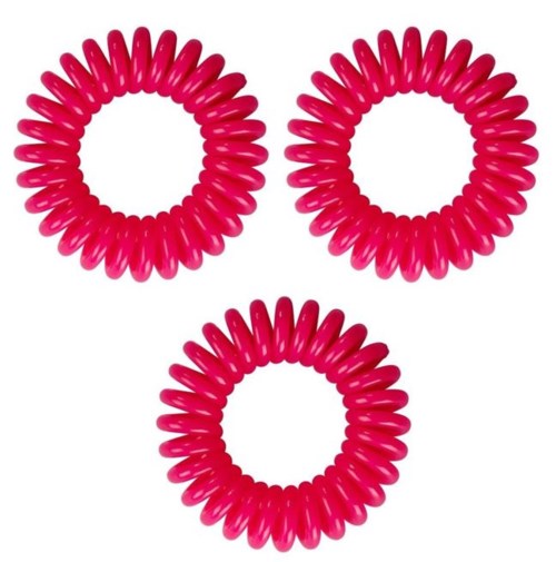 Tre pinkede hårbånd i spiralform arrangeret i trekant på hvid baggrund.