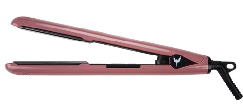 Hårstrykare i rosa med svart digital kontroll, böjda plattor och logga på handtaget.