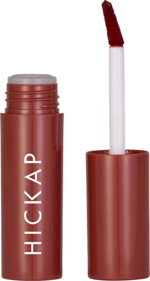Ein Lippenstift mit offener Hülle und Applikator mit rotem Gloss.