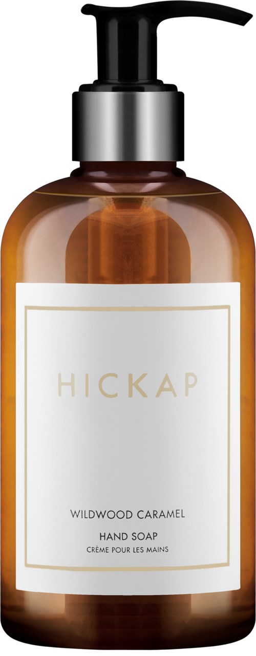 Brun flaske med svart pumpe, hvit etikett sier Hickap Wildwood Caramel Hand Soap.