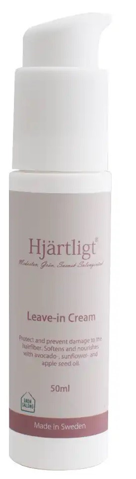 En hvid flaske med leave-in crème med pumpe, mærket 'Hjärtligt' fra Sverige, designet til at beskytte og forhindre hudskader.