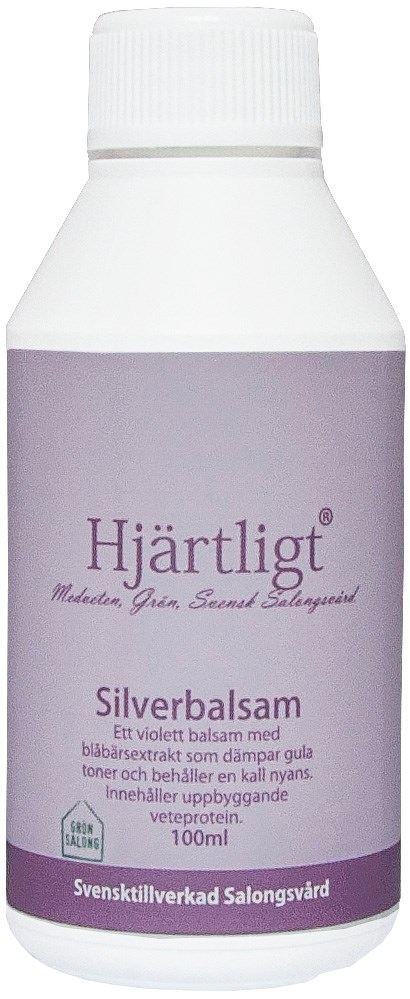 Eine weiße Flasche mit lila Etikett. Auf dem Etikett steht 'Hjärtligt Silverbalsam' und beschreibt beruhigende Salbe.