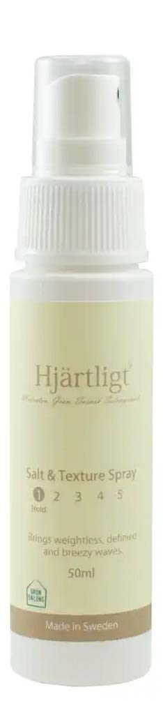 En hvid sprayflaske mærket Hjärtligt salt og teksturspray, 50 ml, lavet i Sverige, hjælper med hår styling.