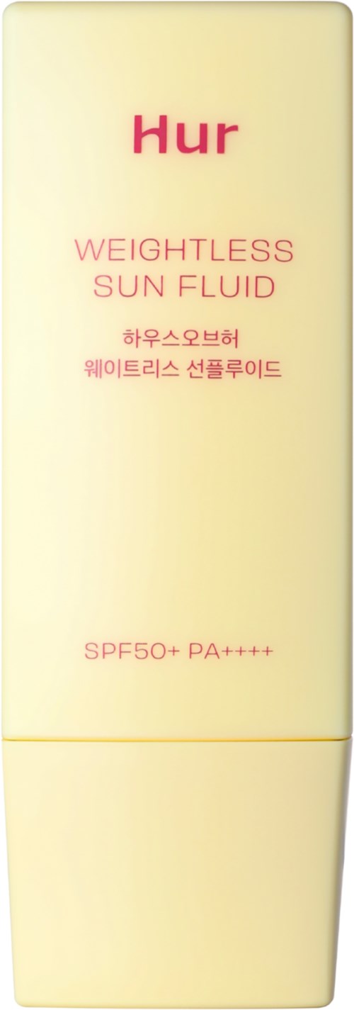 En ljusgul solkrämflaska med rosa och koreansk text, nämner SPF50+ och PA++++ skydd.