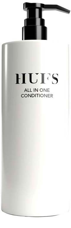 Eine weiße Flasche mit Pumpkopf behauptet, ein All-in-One-Conditioner von HUFs zu sein.