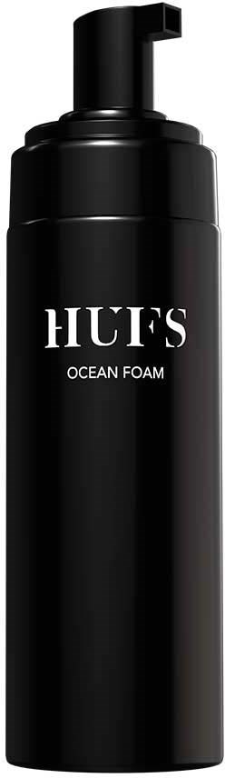 En lång svart flaska med pump, märkt HUES OCEAN FOAM, troligtvis en hudvårds- eller hårprodukt.