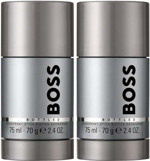 Två silverfärgade deostickor märkta 'BOSS' står bredvid varandra. Varje behållare rymmer 75 ml deodorant.