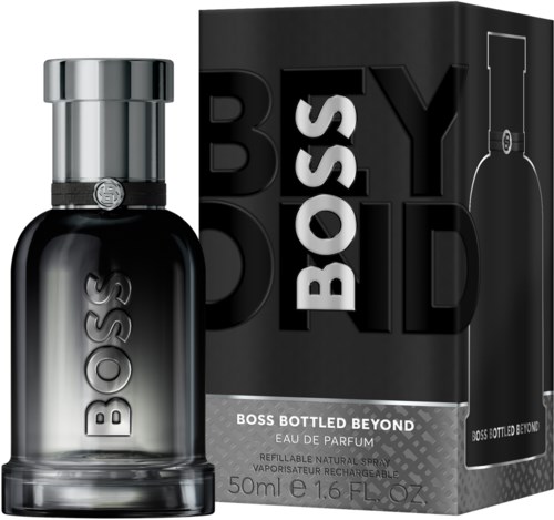 En svart parfyllfälla märkt 'BOSS' och en matchande svart box med fet stil och 'BOSS BOTTLED BEYOND' skrivet.