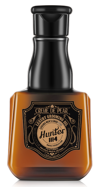 En liten, brun grooming-olje flaska med svart lock och dekorativ etikett med texten "Hunter" och "Creme de Pear."