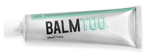 Ett litet, silverrör märkt 'BALMTOO' med ett vitt lock, troligtvis en hudvårds- eller läppbalsamprodukt.