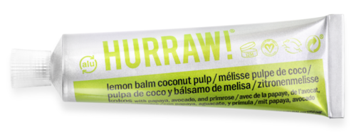 En tub med citronbalm kokosmassa med grönt och vitt förpackning, varumärket Hurraw! på den.