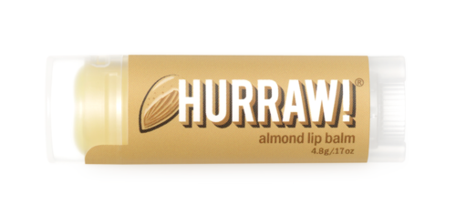 En beige tub med Hurraw! mandel läppbalsam med vit kork, visar etiketten och produktnamnet.