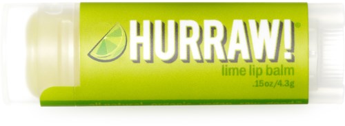 Lippenbalsem met limoen smaak in een groene tube met dikke letters die 'HURRAW!' zegt.