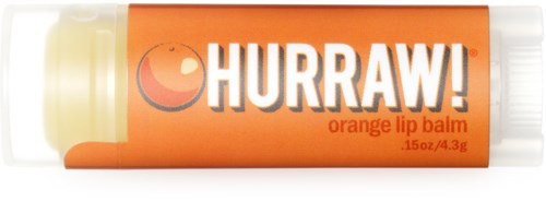 Lippenbalsemtube met oranje label, grote witte tekst "HURRAW!" en een klein oranje cirkeltje. Het weegt 0,15 ounce.