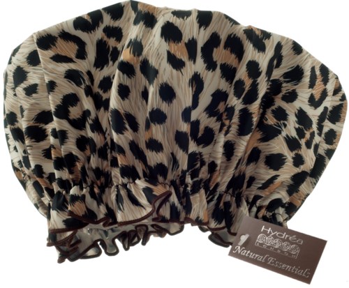 En hårnetthatt med leopardmønster av mykt stoff, med elastikk og en merkelapp for Natural Essential.