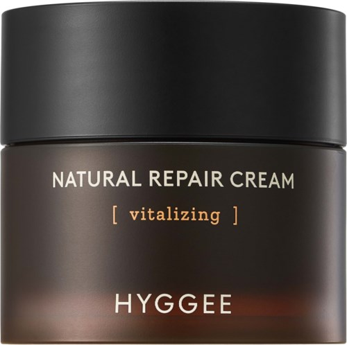 Een donkerbruine pot met 'Natural Repair Cream' en 'Hygge', met een zwart deksel.