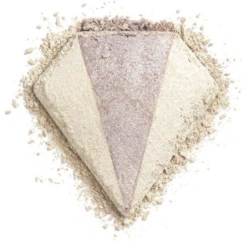 Ett diamantformat föremål med ljusa och mörka ytor, delvis inbäddat i sand.
