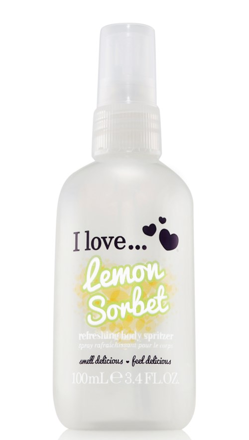 En liten hvit sprayflaske med gjennomsiktig hette, merket 'Lemon Sorbet' og hjerter, for en frisk duft.