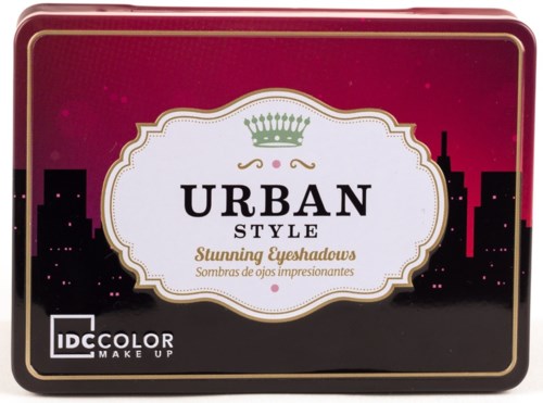 Skönhetsproduktförpackning i rosa och svart med stadssilhuett, etiketten säger 'Urban Style' och 'Stunning Eyeshadows'.