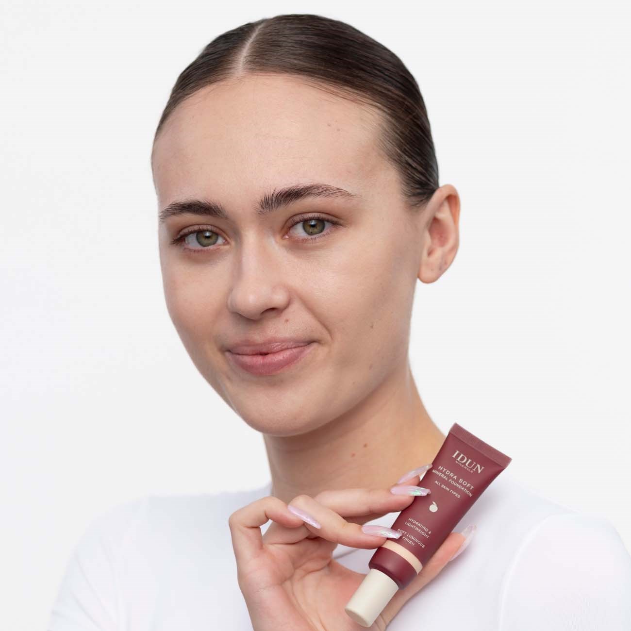 IDUN Minerals Hydra Soft Mineral Foundation Saga (obrázok 3)