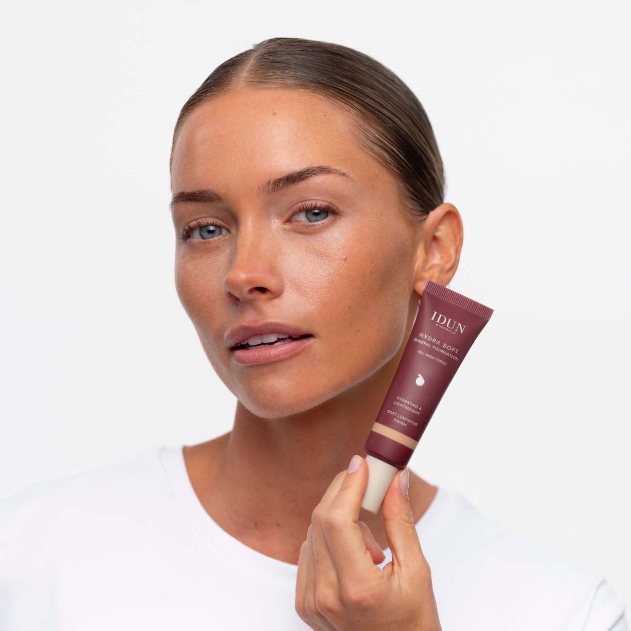 IDUN Minerals Hydra Soft Mineral Foundation Svea (obrázok 3)