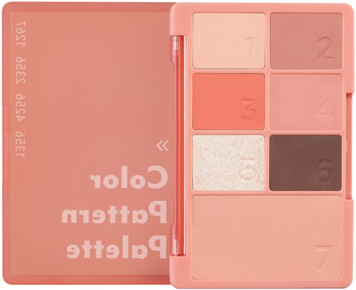 Een roze oogschaduwpalette met zeven verschillende tinten, genummerd van 1 tot 7.